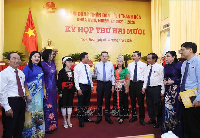 El presidente de la Asamblea Nacional de Vietnam, Tran Thanh Man, y los delegados en la cita. (Fuente: VNA) chu-tich-quoc-hoi-tran-thanh-man-872024a.jpg