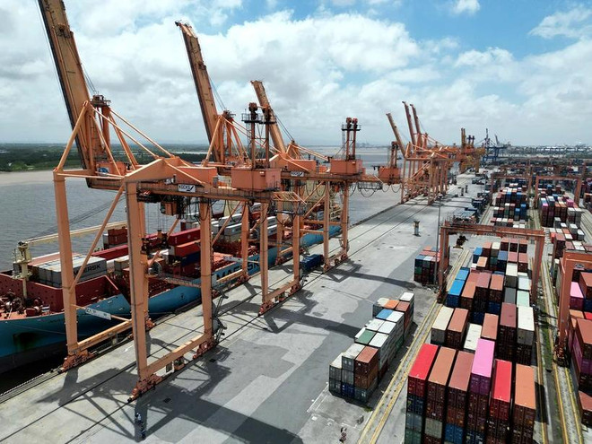 Exportación de productos vietnamitas en un puerto en el norte. (Foto: Vietnam+) dji-0372-23.jpg (1).webp