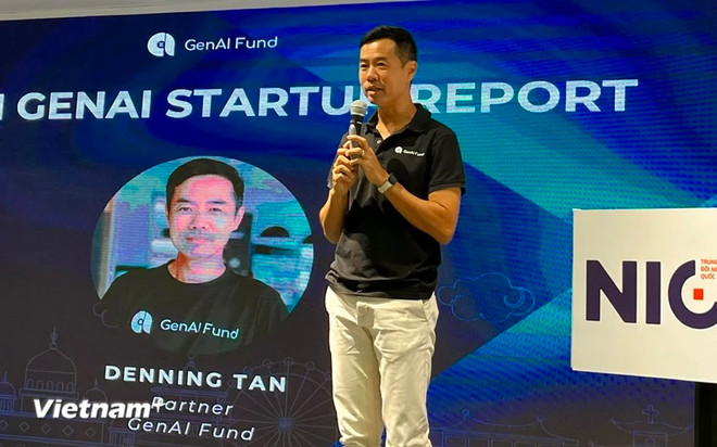 Denning Tan, director del fondo GenAI, presentó el Informe de emprendimiento GenAI ASEAN 2024. (Foto: Vietnam+) anh 2.jpg