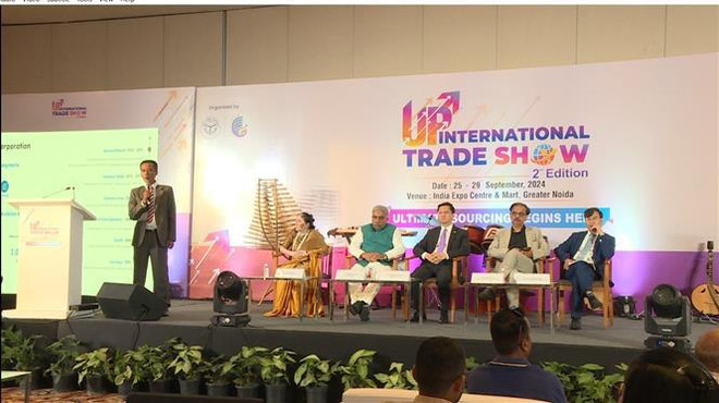 Oradores en el seminario de turismo Vietnam-Uttar Pradesh. (Fuente: VNA) vna_potal_viet_nam_tang_cuong_mo_rong_thuong_mai_voi_bang_up_cua_an_do_7620561 (1).jpg