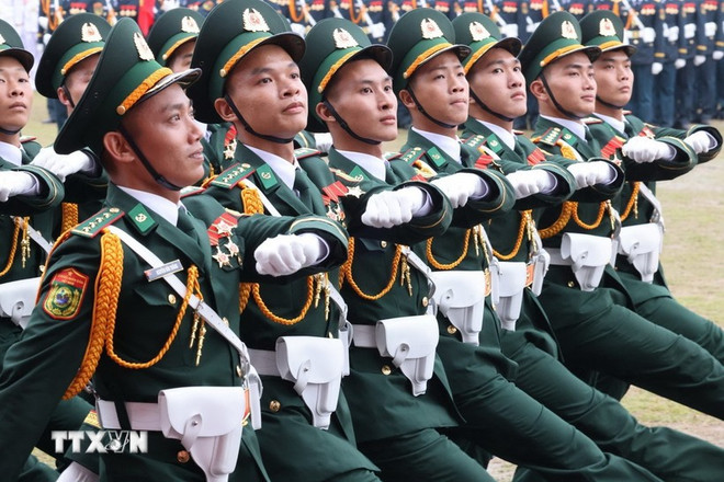 Desfile con motivo del 70 años de la Victoria de Dien Bien Phu de Vietnam. (Fuente: VNA) hình_ảnh (1).jpg