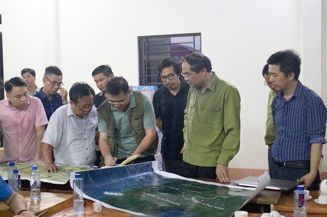 Autoridades de la provincia de Lao Cai discutieron y consultaron a expertos. (Foto: VNA) vna_potal_lao_cai_chot_phuong_an_tai_dinh_cu_thon_lang_nu_moi_o_huyen_bao_yen_7597501.jpg