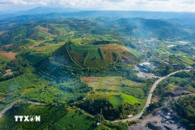 Volcán Nam Ka, en el geoparque Dak Nong (Foto: VNA) cong vien 5.jpg