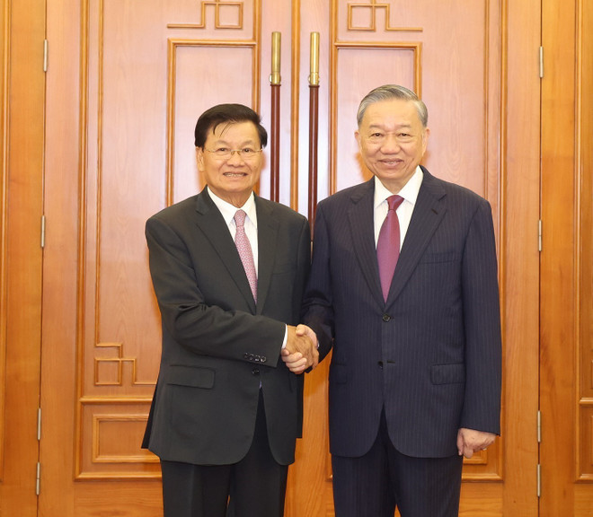 El secretario general del Partido Comunista de Vietnam y presidente, To Lam, y su homólgo de Laos, Thongloun Sisoulith. (Fuente: VNA) ggegeheh.jpg