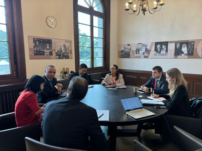 En la reunión. (Fuente: VNA) AmCham_EU.jpg