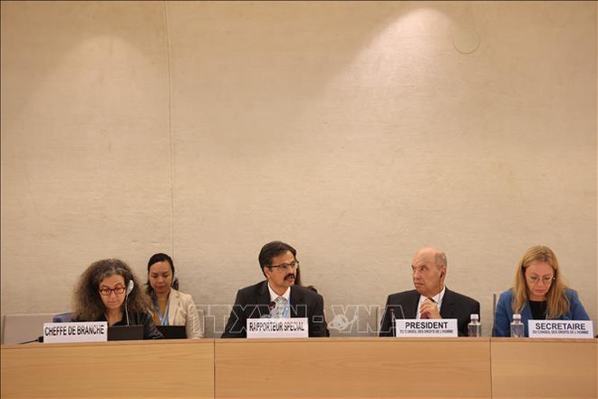 El relator especial de la Organización de Naciones Unidas (ONU) sobre el derecho al desarrollo, Surya Deva, interviene en el evento. (Fuente: VNA) fdjghgege.jpg