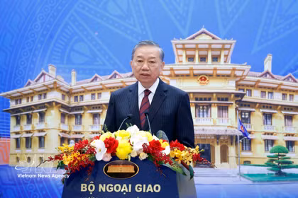 El secretario general del Partido Comunista de Vietnam y presidente de la República, To Lam, pronuncia su discurso en la cita. (Foto: VNA)