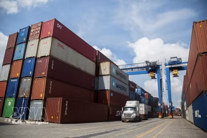 Contenedores en la terminal Tan Cang - Cat Lai, Ciudad Ho Chi Minh (Foto: VNA)
