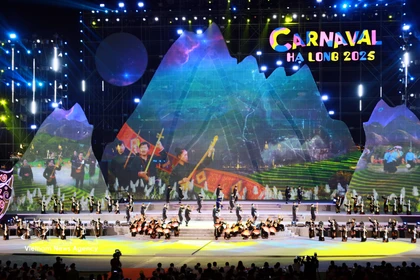 Carnaval Ha Long 2025 (Foto: VNA)