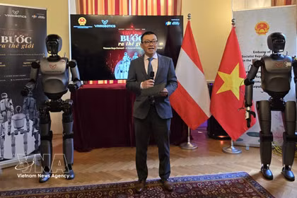 El embajador vietnamita en Austria, Vu Le Thai Hoang, interviene en el evento (Foto: VNA)