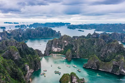 El periódico presenta a Vietnam como uno de los países más dignos de explorar en Asia, destacando sus majestuosos paisajes naturales, su patrimonio cultural de larga data y una gastronomía atractiva. (Fuente: Le Parisien)