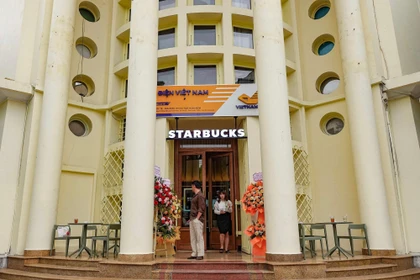 La historia detrás de la Oficina de Correos de Hanoi y su cafetería