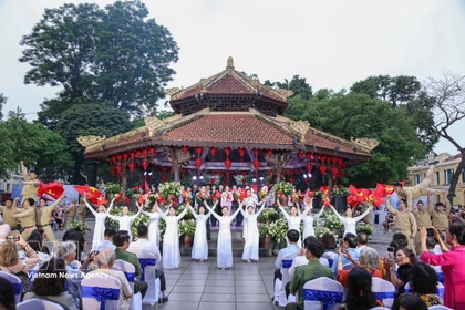 En el concierto en vivo "Hanoi pacífico" (Foto: VNA)