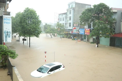 Inundaciones en el barrio de Phan Dinh Phung, provincia de Thai Nguyen. (Foto: VNA)