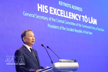 El secretario general del Partido Comunista y presidente de Vietnam, To Lam, interviene en el 23.º Diálogo de Shangri-La. (Foto: VNA)