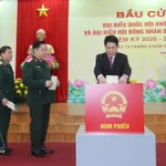 Presidente vietnamita vota en barrio de Hoan Kiem, Hanoi