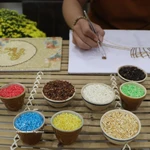 De granos de arroz a obras de arte: historia de un joven emprendedor en Can Tho