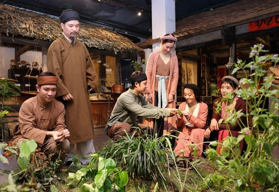 Exposición que presenta hierbas y productos medicinales y el área para preparar medicina oriental en el Centro de Intercambio Cultural del Barrio Antiguo, número 50 de la calle de Dao Duy Tu, Hanoi, para honrar esa profesión tradicional de Vietnam (Foto: VNA)