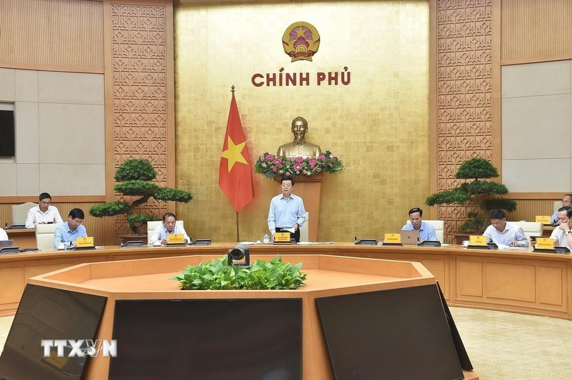 El viceprimer ministro Mai Van Chinh preside una reunión del Comité Directivo Estatal de Turismo. (Foto: VNA)