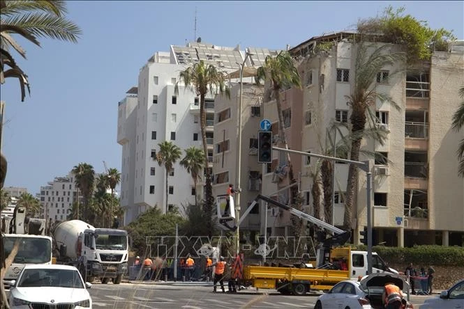 Un edificio de apartamentos en la calle Levy Eshkol (Tel Aviv) fue destruido por un misil en la madrugada del 16 de junio de 2025. (Fuente: VNA)