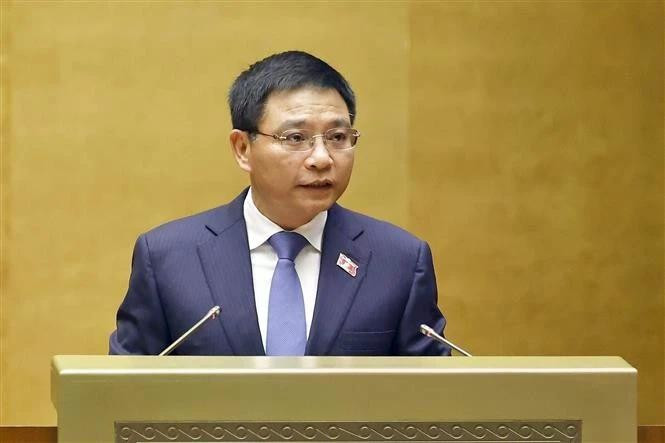 El ministro de Finanzas, Nguyen Van Thang, en la sesión de interpelaciones. (Foto: VNA)
