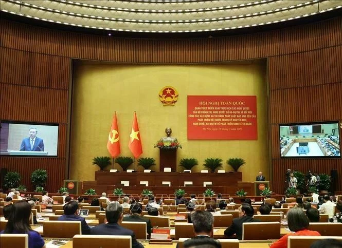 El secretario general del Partido Comunista de Vietnam, To Lam, se dirige a la conferencia nacional para difundir e implementar las Resoluciones 66-NQ/TW y 68-NQ/TW del Buró Político. (Foto: VNA)