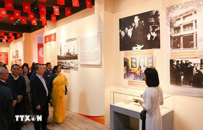 La exposición temática "El Partido Comunista de Vietnam - Hitos históricos", se inauguró hoy en esta capital, con motivo del 95 aniversario de la fundación de la organización política (3 de febrero de 1930) (Fuente: VNA)