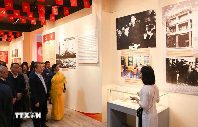 La exposición temática "El Partido Comunista de Vietnam - Hitos históricos", se inauguró hoy en esta capital, con motivo del 95 aniversario de la fundación de la organización política (3 de febrero de 1930) (Fuente: VNA)