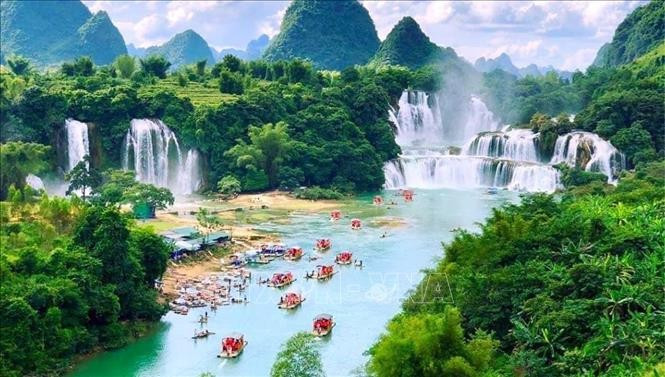 La cascada Ban Gioc es un sitio patrimonial ubicado en el Geoparque Mundial de la UNESCO Non Nuoc Cao Bang. (Foto: VNA)