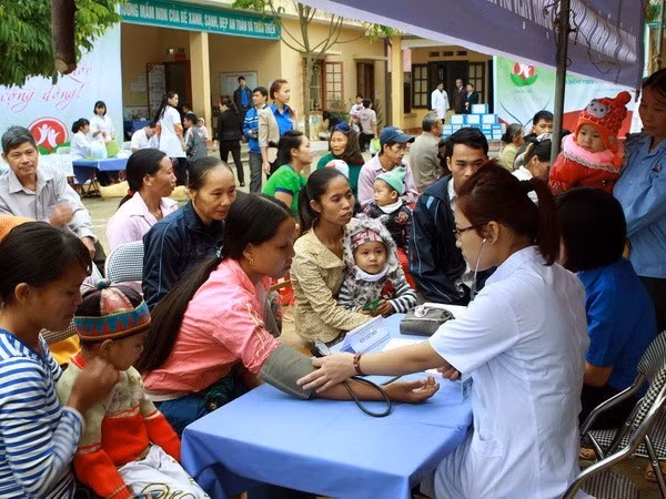 Exámenes médicos para personas de etnias en la provincia de Thai Nguyen. (Foto: VNA)