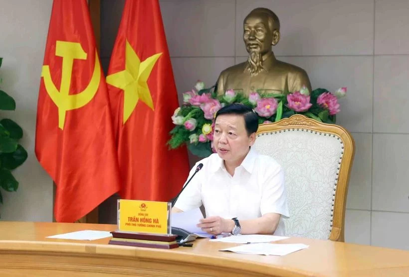 El viceprimer ministro Tran Hong Ha interviene en la reunión de trabajo. (Fuente: VNA)