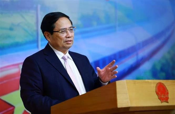 El primer ministro Pham Minh Chinh interviene en la conferencia. (Fuente: VNA)