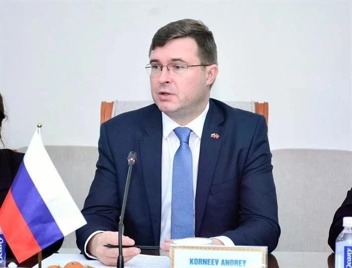 El viceministro de Educación de la Federación de Rusia, Andrey Korneev, en la reunión (Foto: Vietnam+)