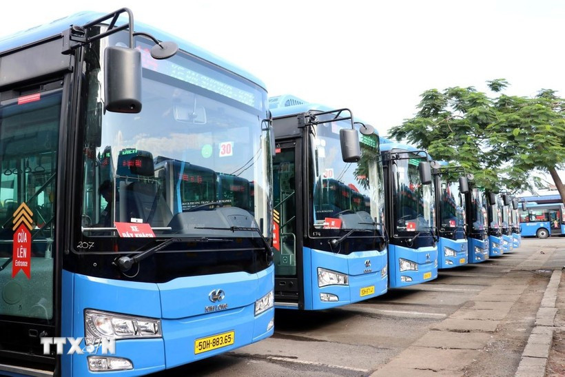 Autobuses eléctricos en Ciudad Ho Chi Minh. (Foto: VNA)