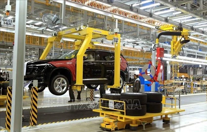 Producción de automóviles en la planta de VinFast en Cat Hai, ciudad de Hai Phong. (Foto: VNA)