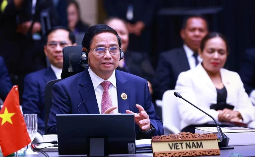 El primer ministro vietnamita, Pham Minh Chinh, interviene en la sesión plenaria de la 46.ª Cumbre de la ASEAN en Kuala Lumpur, Malasia. (Foto: VNA)