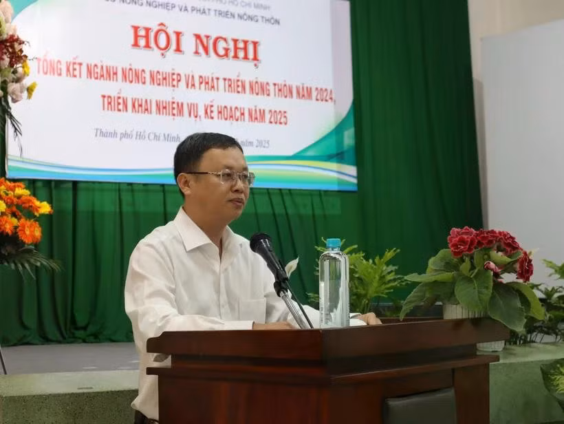 Nguyen Xuan Hoang, director interino del Departamento de Agricultura y Desarrollo Rural de Ciudad Ho Chi Minh, habla en la conferencia. (Foto: VNA)