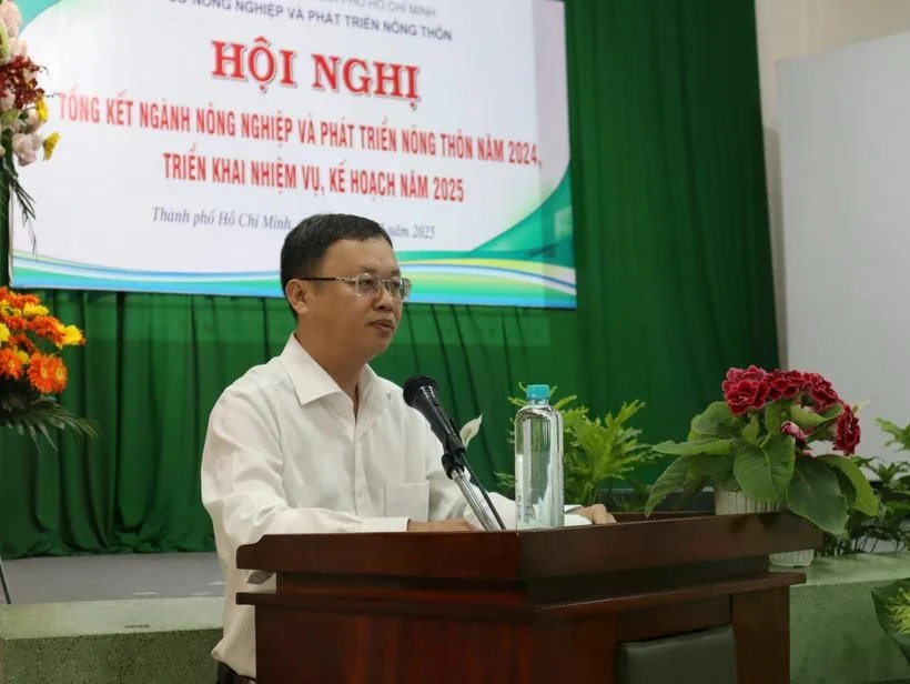 Nguyen Xuan Hoang, director interino del Departamento de Agricultura y Desarrollo Rural de Ciudad Ho Chi Minh, habla en la conferencia. (Foto: VNA)