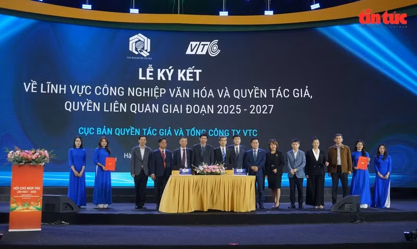 Ceremonia de firma en la Feria de Otoño de 2025 el 3 de noviembre. (Foto: VNA)