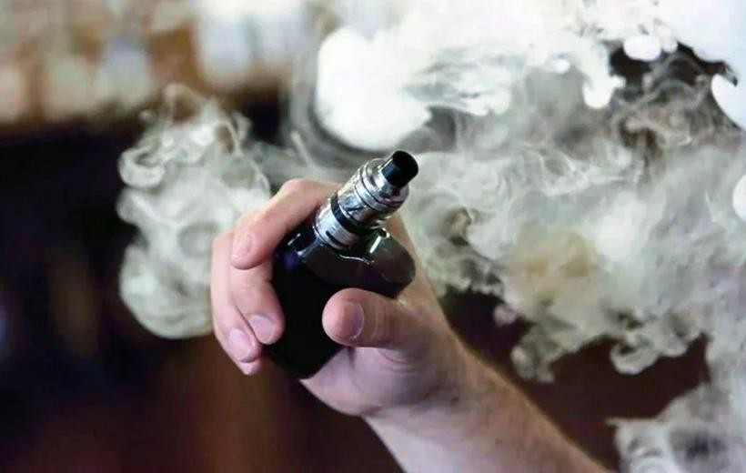 El gobierno tailandés se dispone a intensificar las medidas contra los fumadores de cigarrillos electrónicos, que pueden ser acusados ​​de recibir productos de contrabando. (Foto: www.globe.co.th)