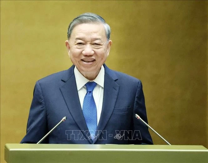 El secretario general del Partido, To Lam, interviene en la conferencia nacional celebrada en Hanoi el 18 de mayo sobre la difusión e implementación de las Resoluciones 66 y 68. (Foto: VNA)