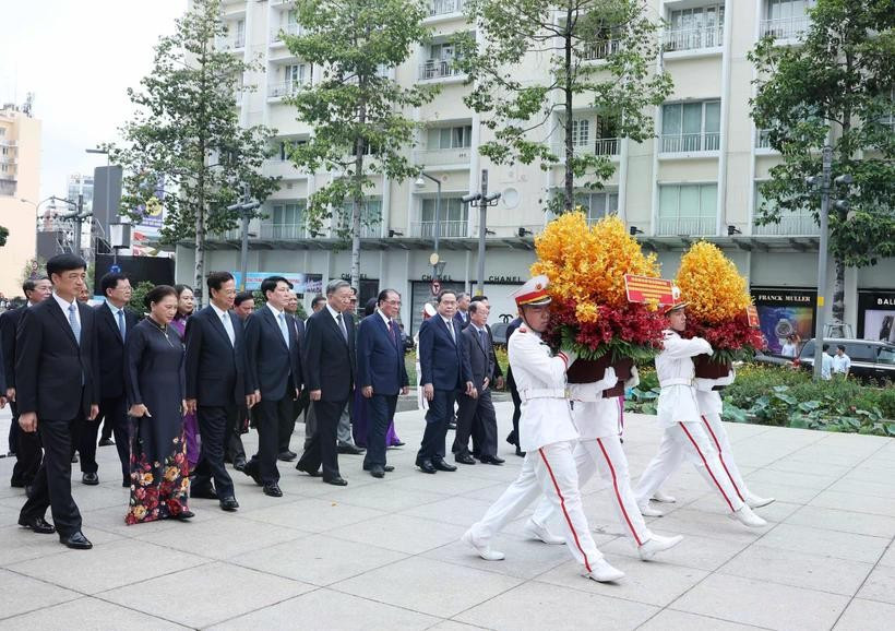 En el Parque de la Estatua del Presidente Ho Chi Minh (Foto: VNA)