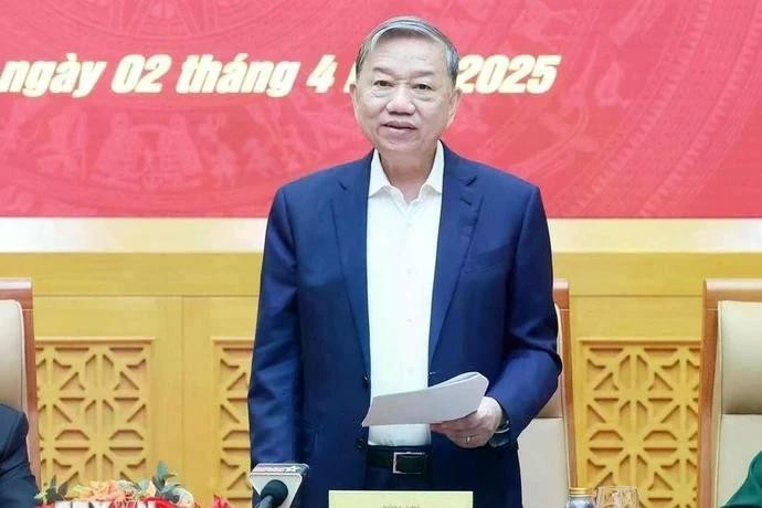 El secretario general del Partido Comunista de Vietnam, To Lam, interviene en la conferencia. (Fuente: VNA)