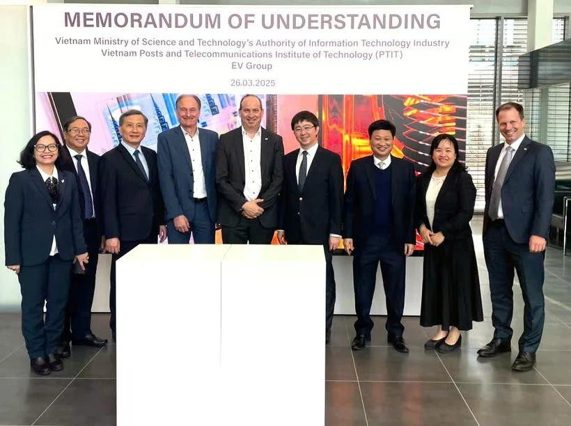 Foto: El viceministro de Ciencia y Tecnología, Bui Hoang Phuong, y la delegación vietnamita presenciaron la ceremonia de firma del memorando de entendimiento entre las unidades. (Foto: Ministerio de Ciencia y Tecnología)