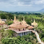 La pagoda es un punto de encuentro cultural y espiritual que atrae a visitantes que llegan a An Giang. Foto: VNA