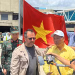 El ministro de Relaciones Exteriores de Venezuela, Yván Gil Pinto, en la ceremonia de bienvenida a la delegación vietnamita en el aeropuerto. Foto: VNA 