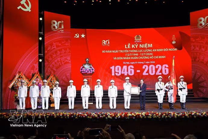 La Fuerza de Seguridad Exterior de Vietnam recibe la Orden Ho Chi Minh (Fuente: VNA)