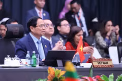 El primer ministro Pham Minh Chinh asiste a la sesión plenaria de la 47a Cumbre de la ASEAN en Kuala Lumpur el 26 de octubre de 2025. (Foto: VNA)