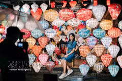 De una artesanía tradicional vinculada al casco antiguo de Hoi An, los farolillos se han convertido en uno de los símbolos más reconocibles de este destino turístico. (Foto: VNA)