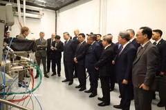 El secretario general del Partido Comunista de Vietnam y presidente de la República, To Lam, visitó el Instituto Niels Bohr de la Universidad de Copenhague. (Fuente: VNA)